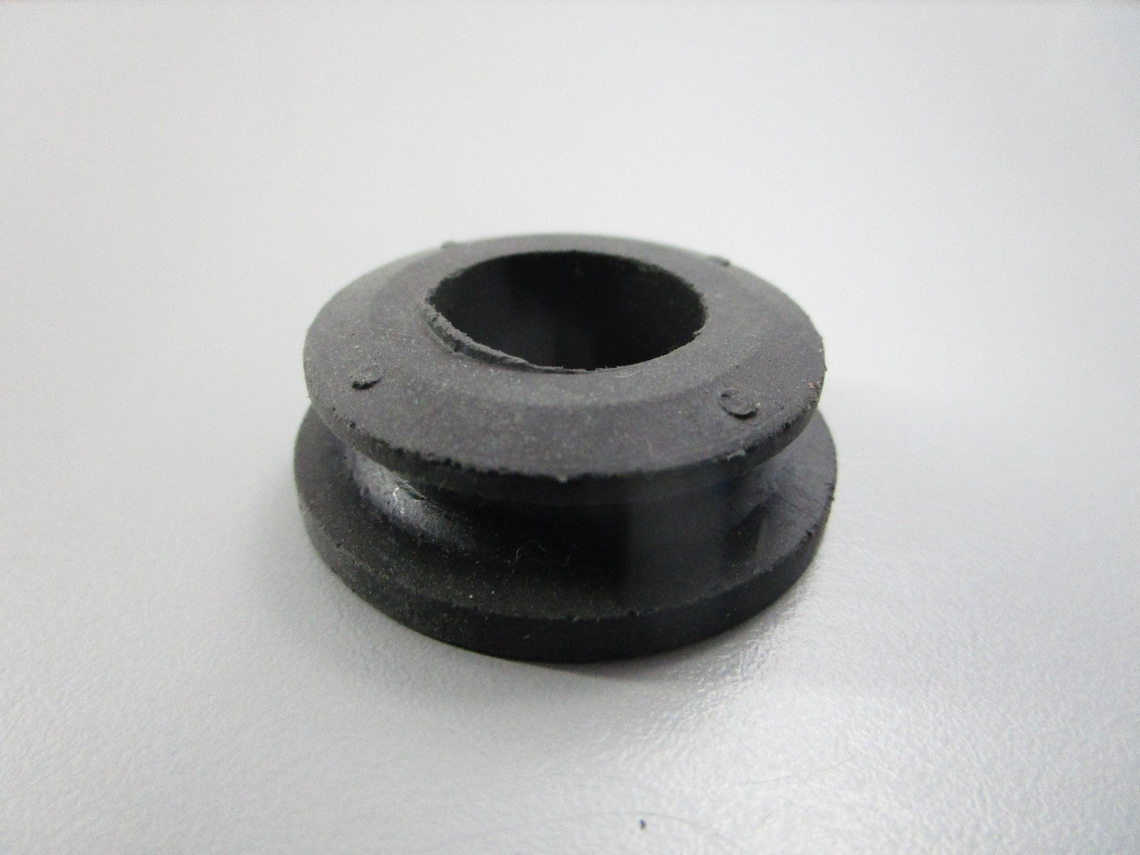 NEW OEM 3852821 Volvo Penta Grommet 0810