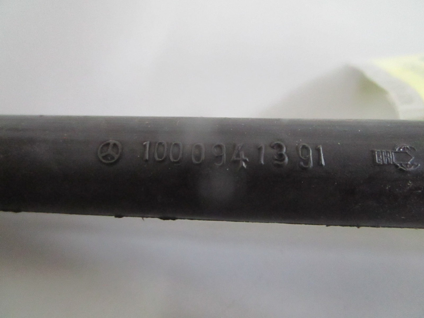 NEW OEM 1000941391 Mercedes-Benz Hose 0820