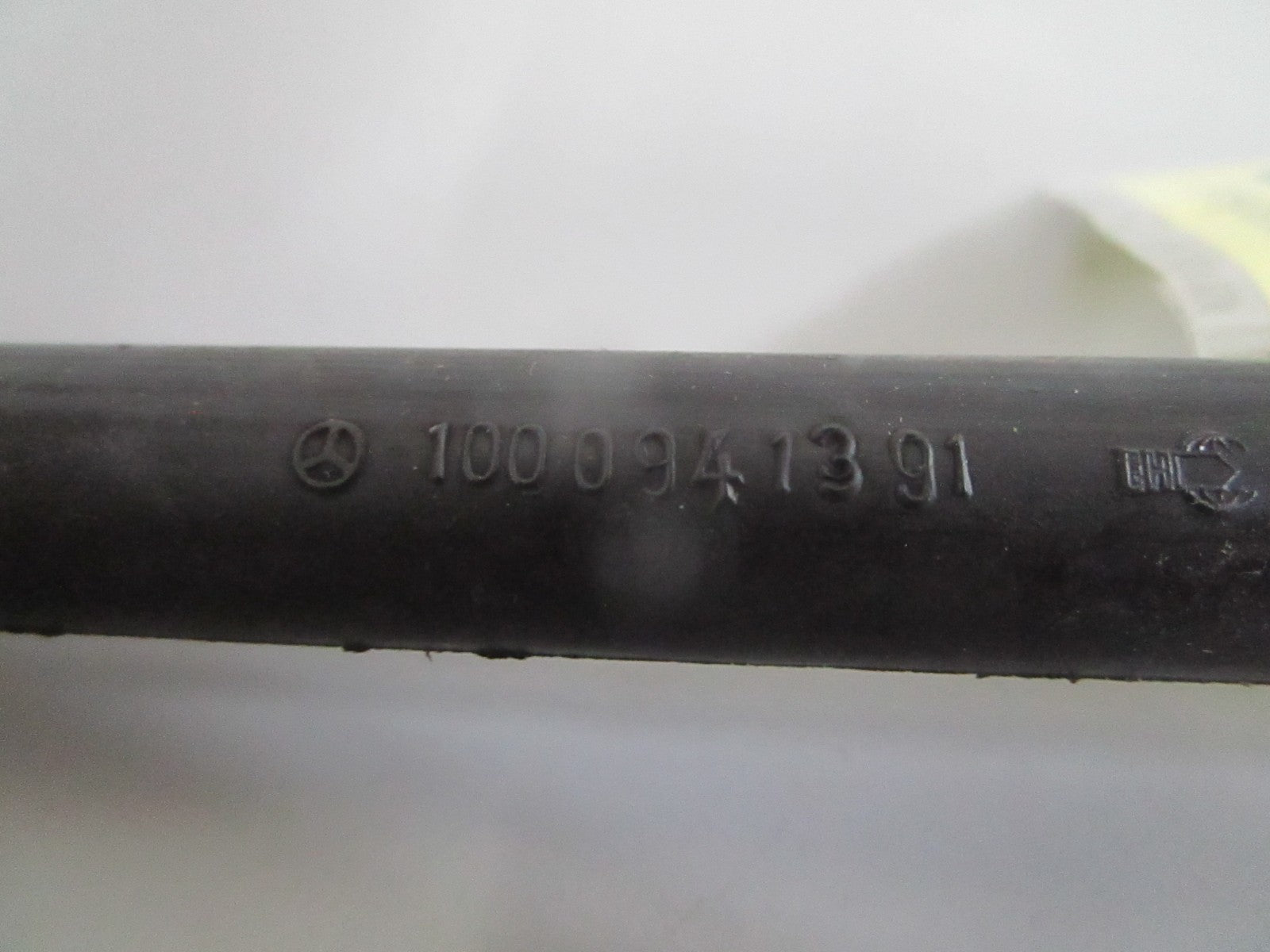 NEW OEM 1000941391 Mercedes-Benz Hose 0820