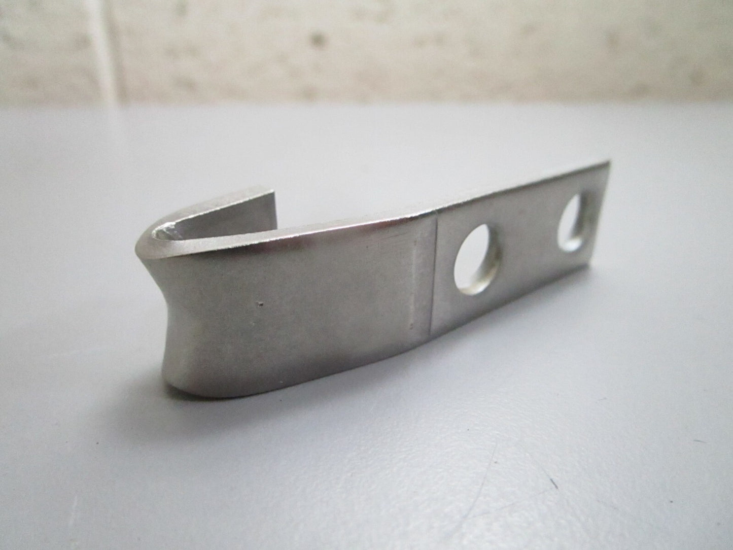 *NEW OEM* 0820 OMC Johnson Evinrude Rear Hook & Rivet 391124 0391124
