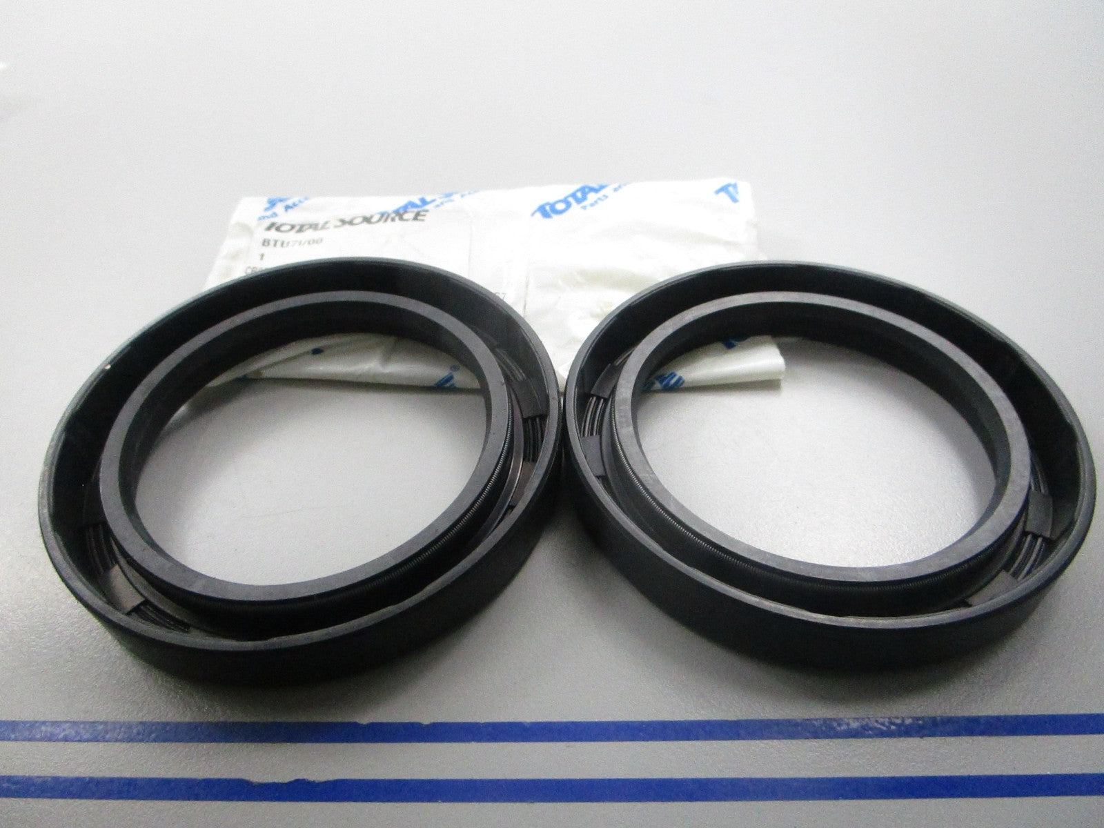 NEW (LOT OF 2) CR093613 For: Crown Total Source Oil Seal 0810