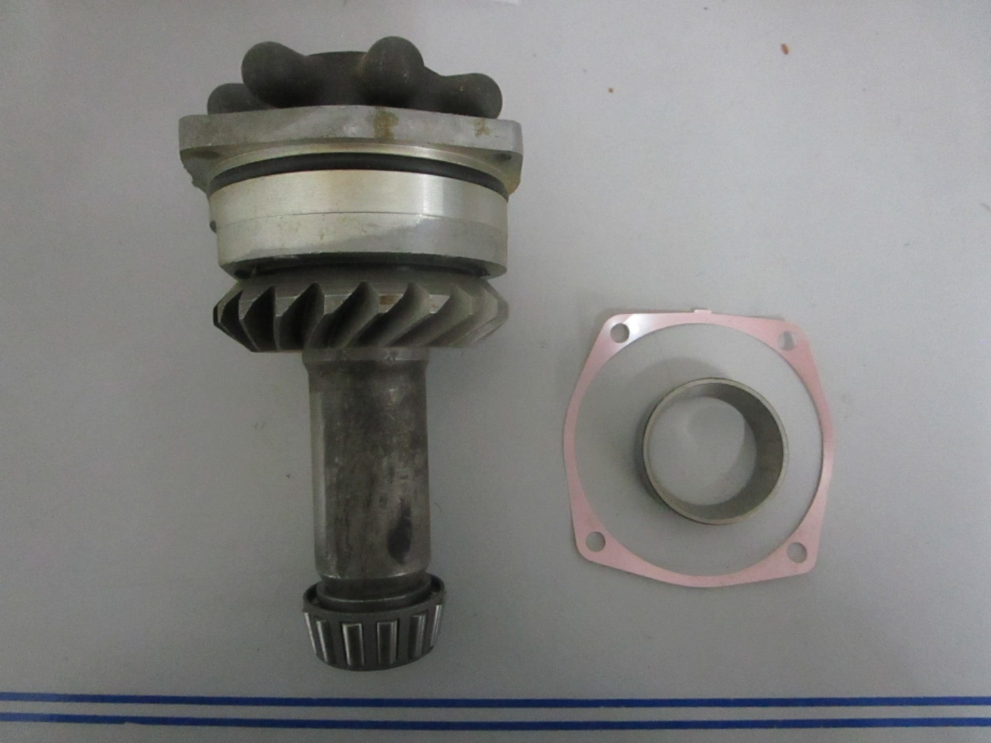 NEW OEM 980754 0980754 OMC Johnson Evinrude Ball Gear & Shaft Assy 0820