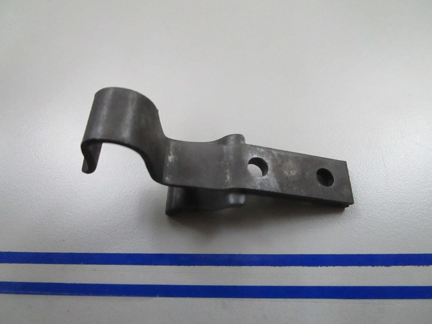 *NEW OEM* 0810 OMC Johnson Evinrude Hook Assembly 436301 0436301