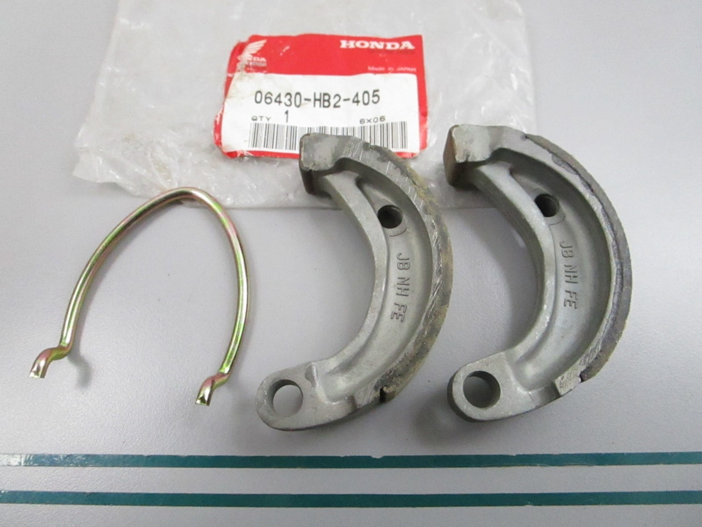 NEW OEM 06430-HB2-405 Honda Brake Shoe Set 0810