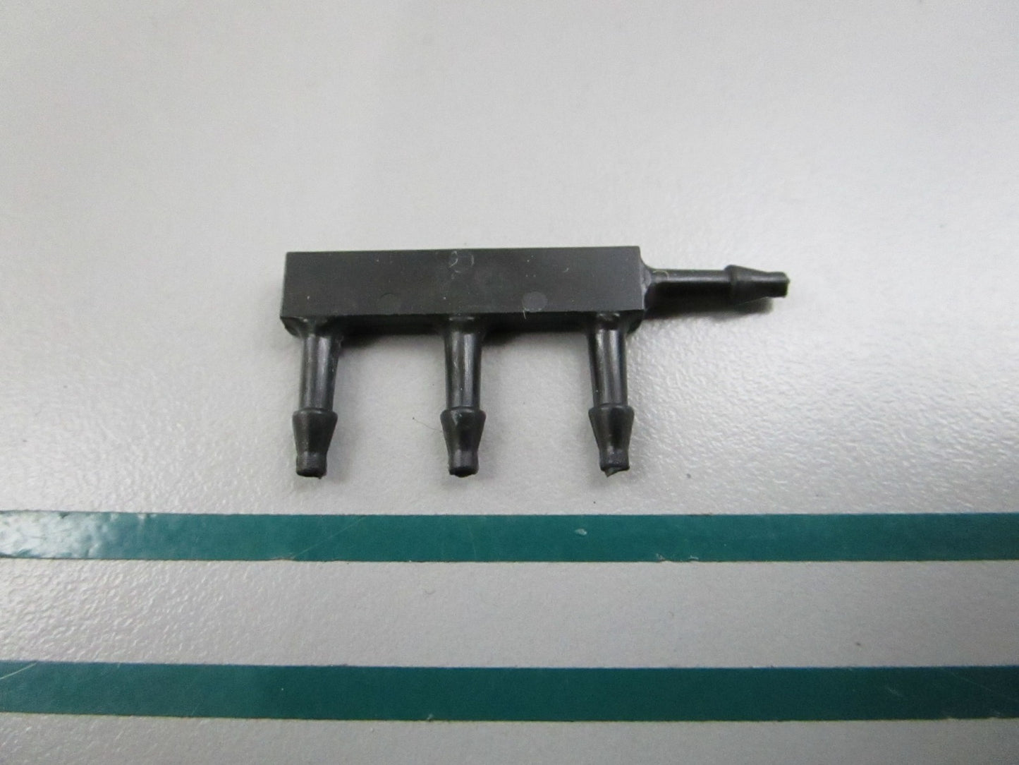 NEW OEM 336511 0336511 OMC Johnson Evinrude Drain Hose Fitting 0810