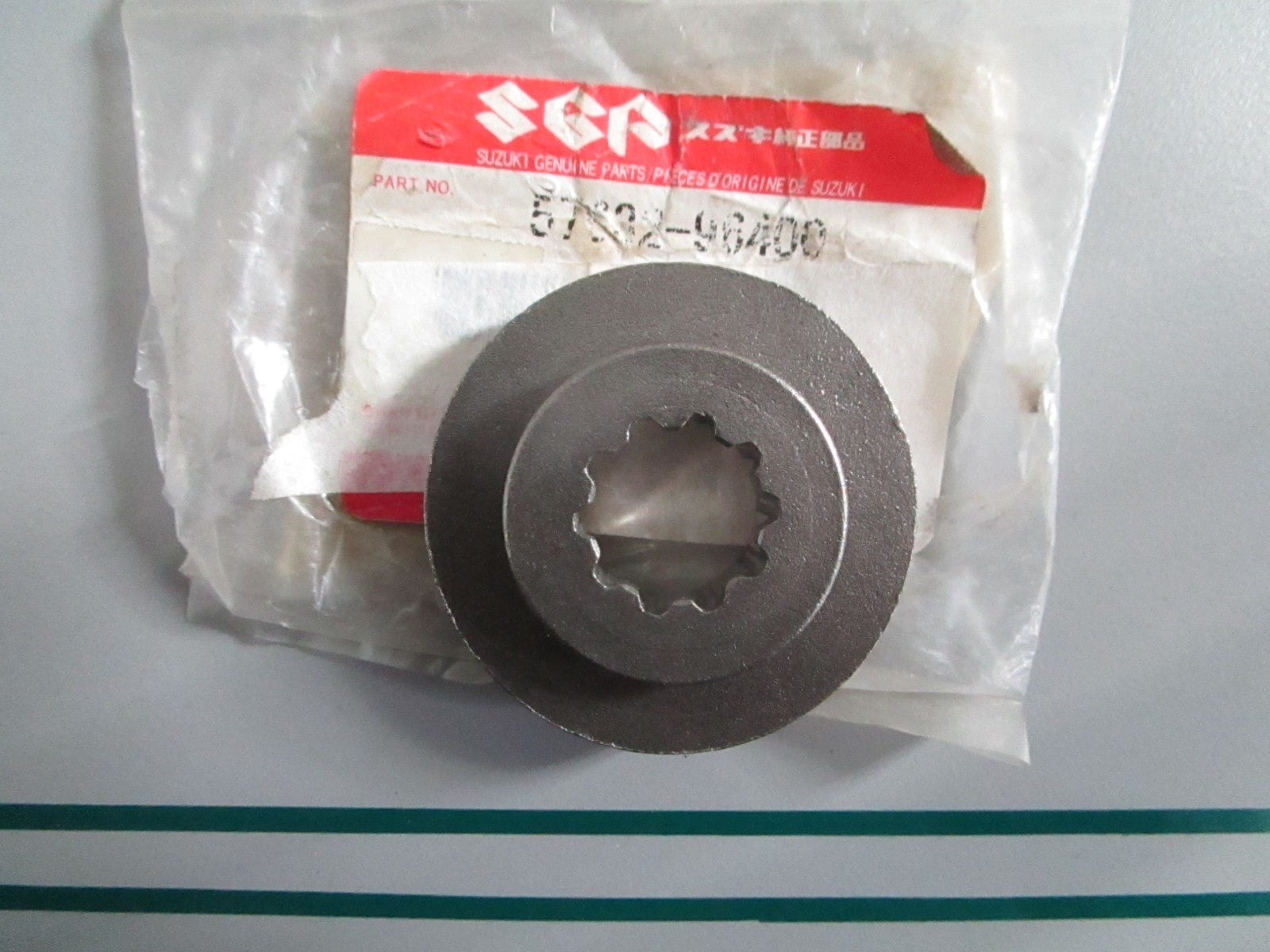 NEW OEM 57632-95305 Suzuki Propeller Bush Stopper 0820