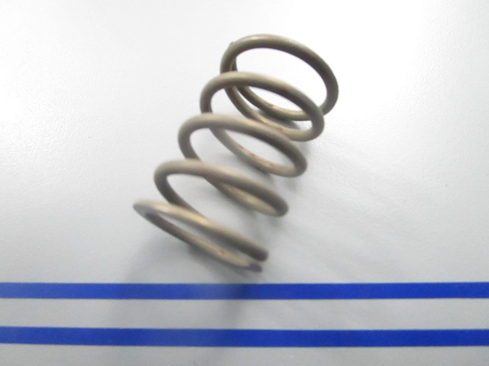 *NEW OEM* 0810 OMC Johnson Evinrude Spring 305591 0305591