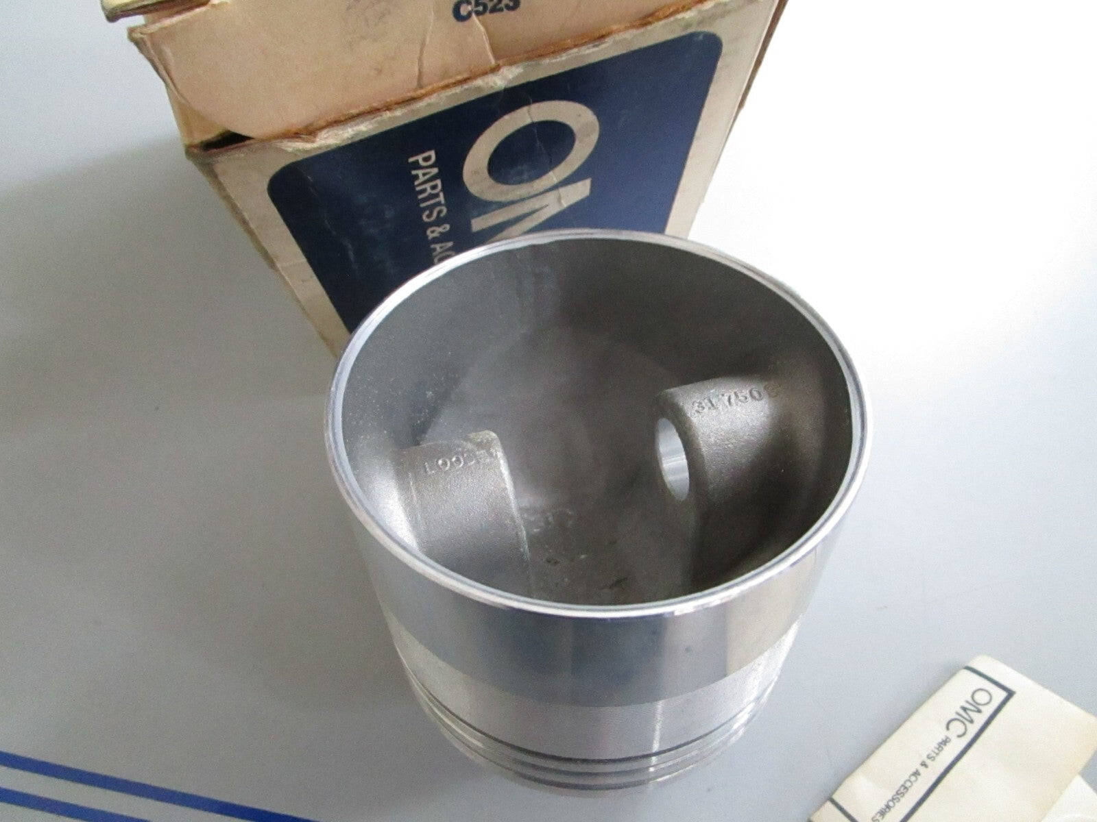 *NEW OEM* 0720 OMC Johnson Evinrude 0.40 Piston Ay 385292 0385292