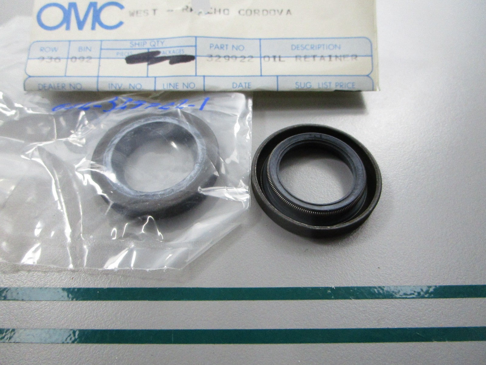 NEW OEM (LOT OF 2) 329922 0329922 OMC Johnson Evinrude Oil Seal 0810