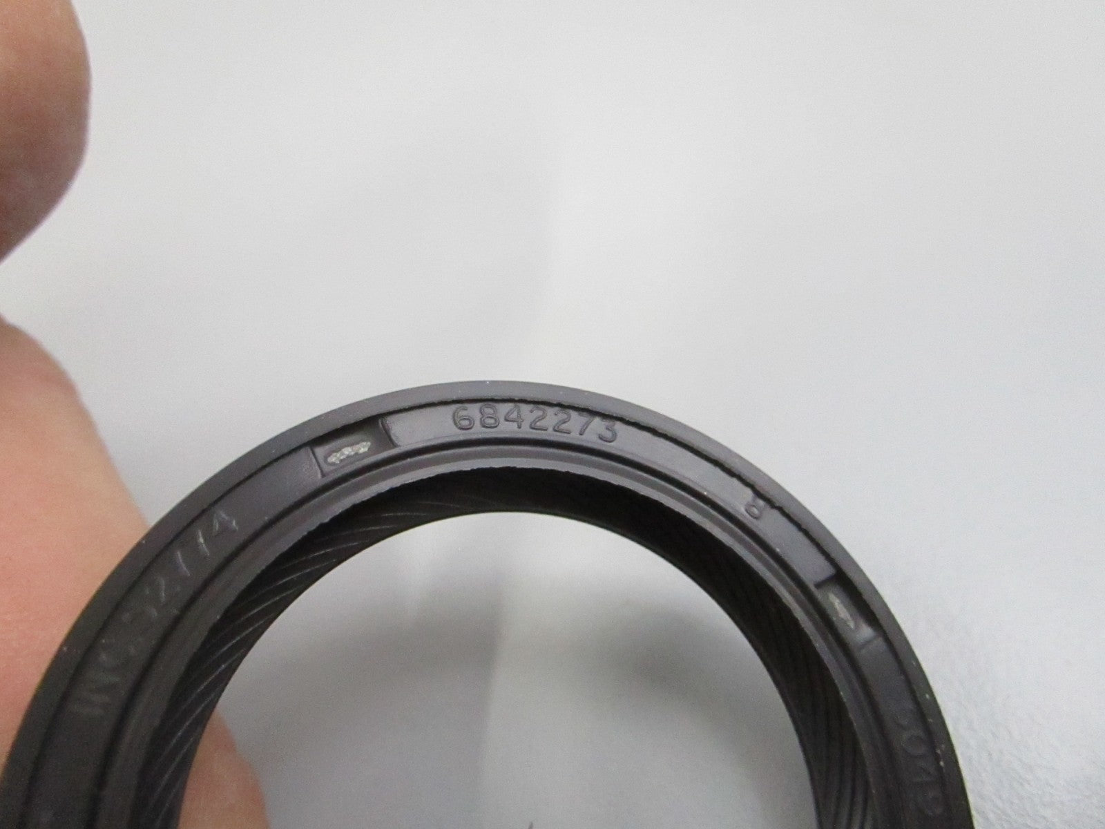 NEW OEM 6842273 Volvo Penta Crankshaft Seal 0810
