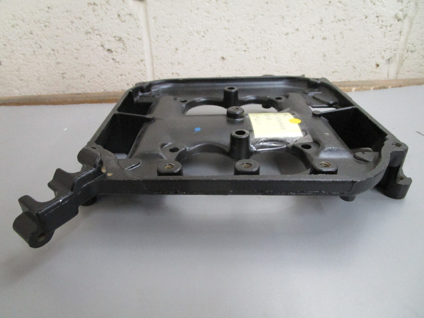 *NEW OEM* 0820 OMC Johnson Evinrude Air Silencer Base 329611 0329611