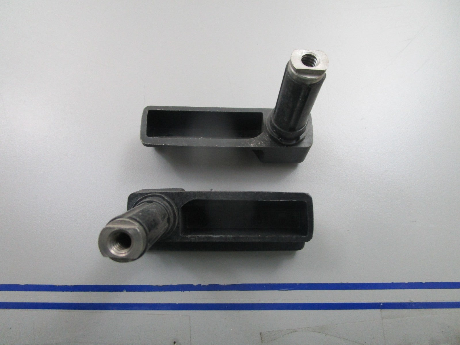 *NEW OEM* (LOT OF 2) 0810 OMC Johnson Evinrude Latch Handle 395898 0395898