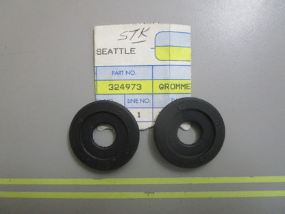*NEW OEM* (LOT OF 2) 0810 OMC Johnson Evinrude Grommet 324973 0324973