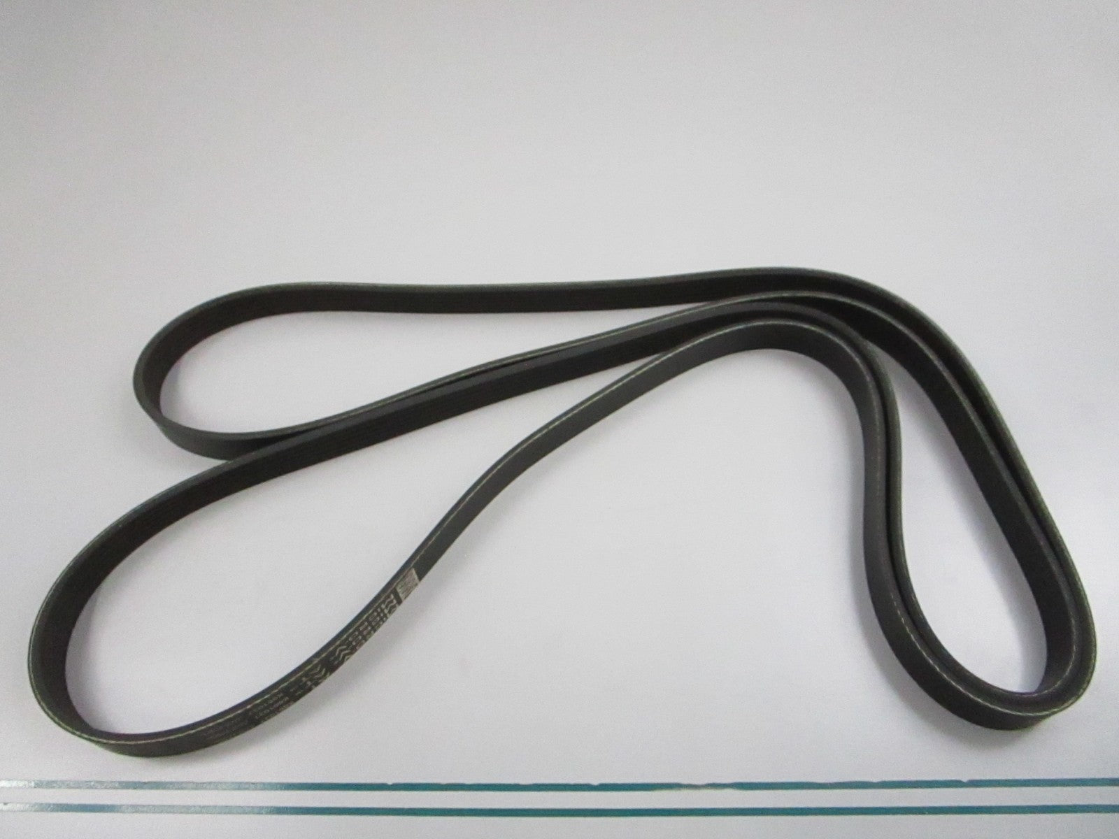 Gates NEW Micro-V Serpentine Belt K061037 6-Rib 104.3" 0810