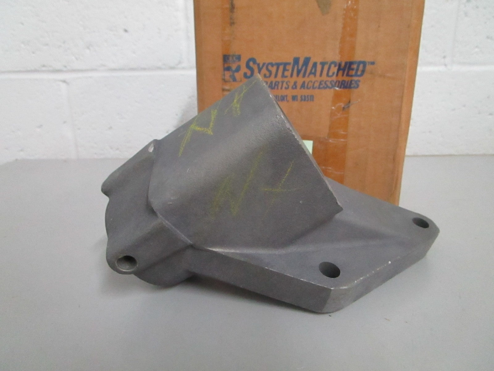 NEW OEM 910154 0910154 OMC Johnson Evinrude Trim Cylinder 0820