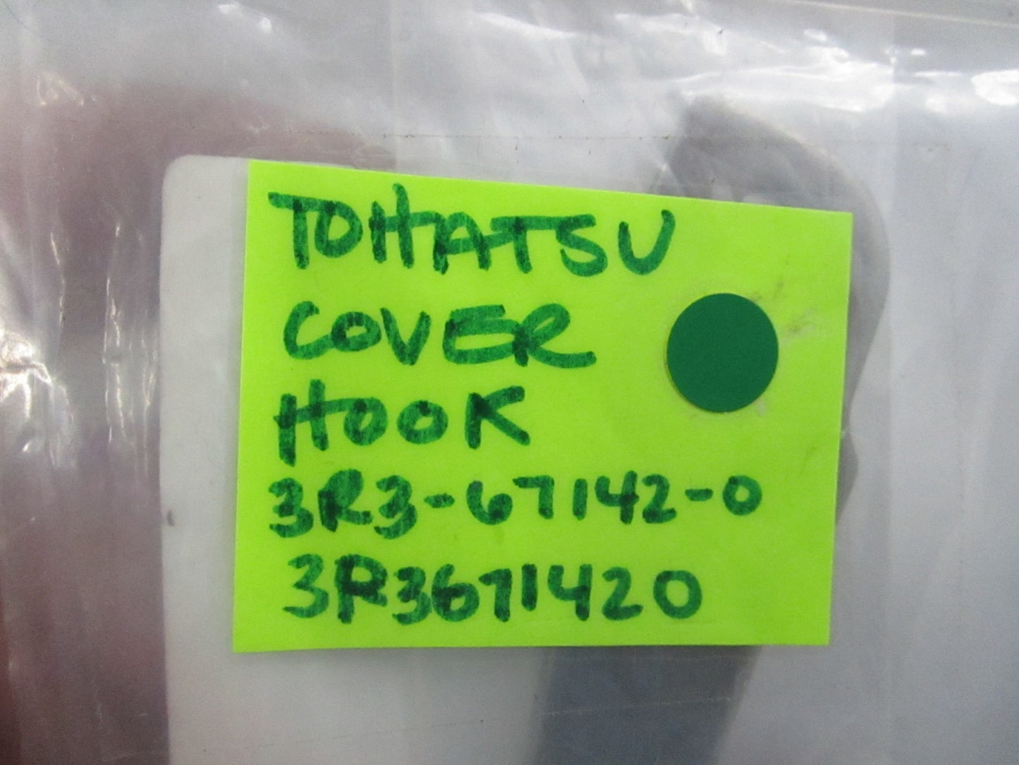 NEW OEM 3R3-67142-0 3R3671420 Tohatsu Cover Hook 0810