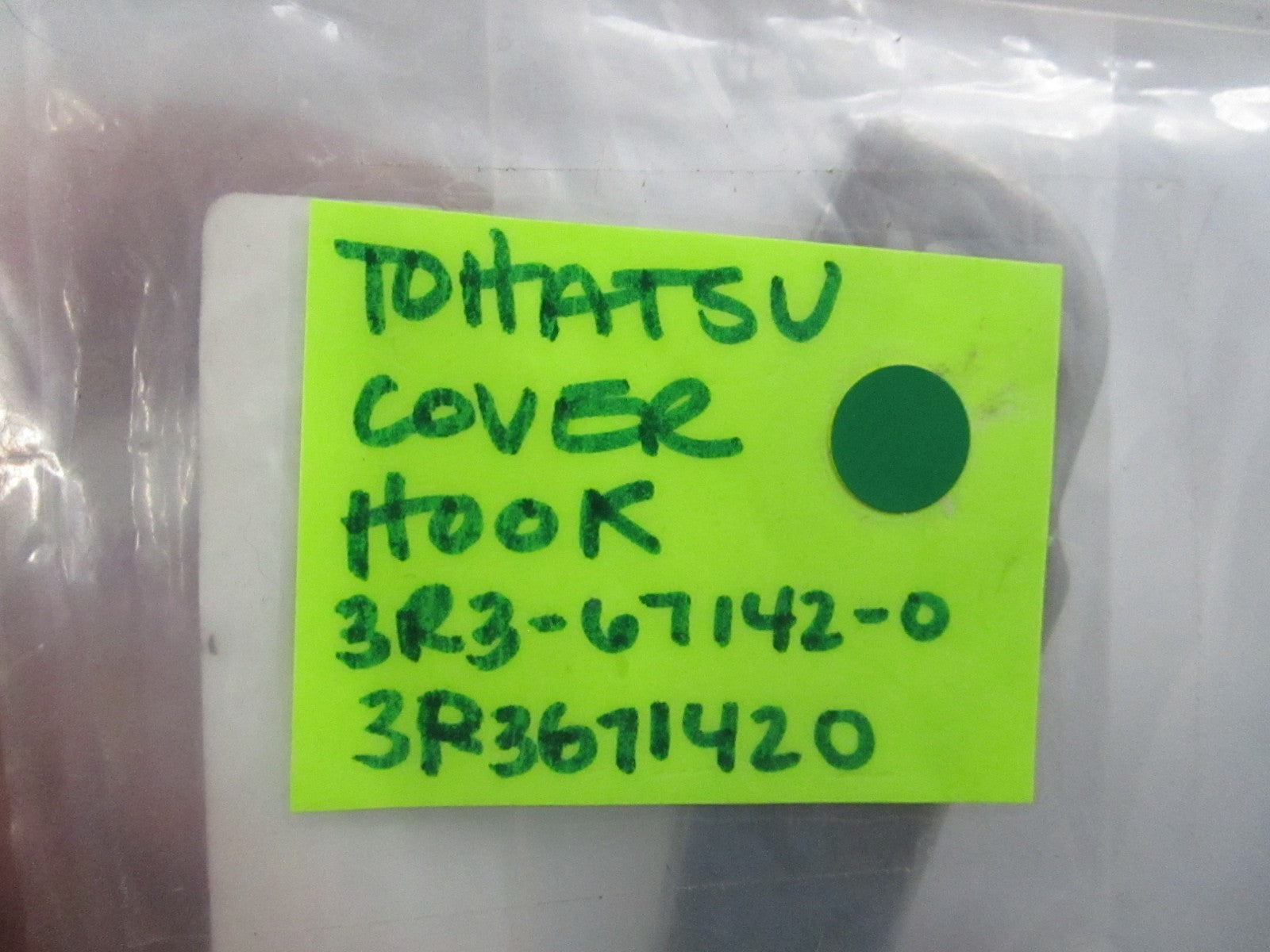 NEW OEM 3R3-67142-0 3R3671420 Tohatsu Cover Hook 0810