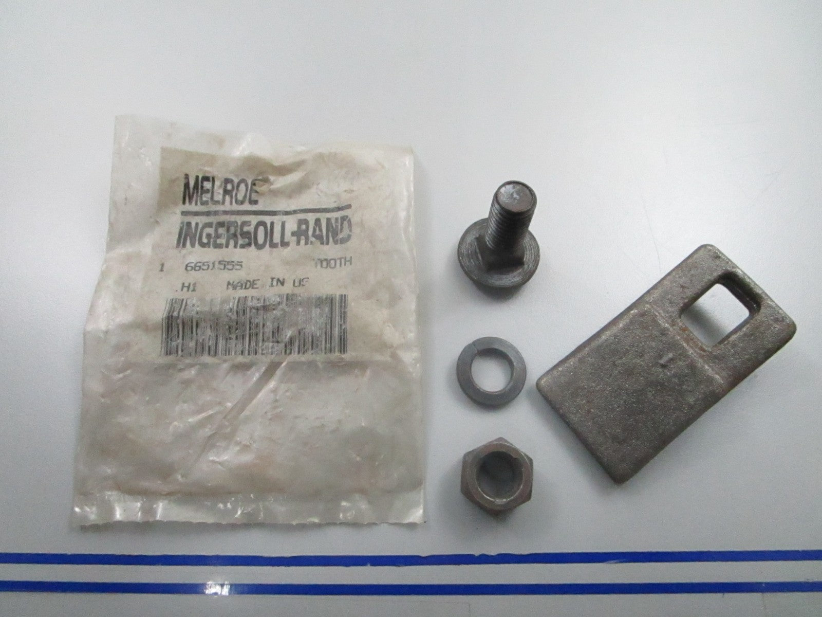 *NEW OEM* 0810 Bobcat Bucket Tooth 6651555