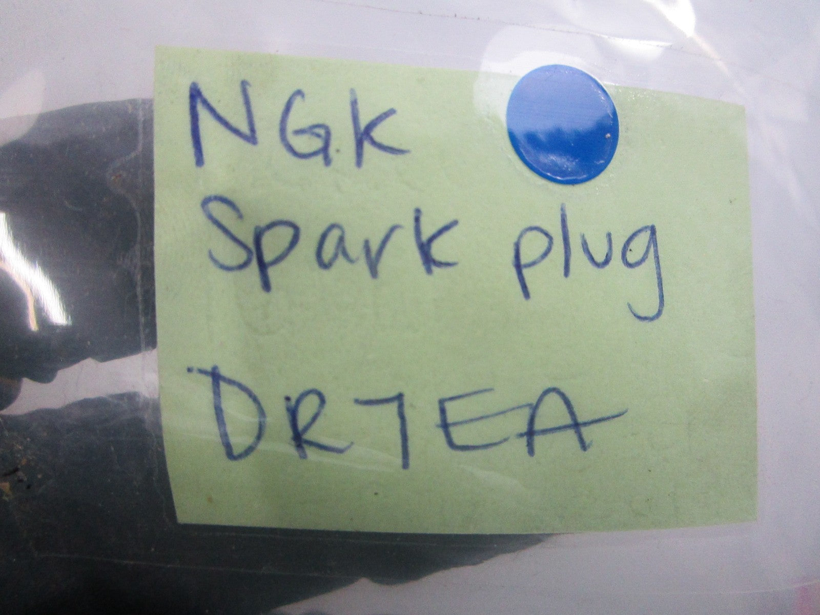 NEW (LOT OF 3) DR7EA NGK Spark Plug 0810