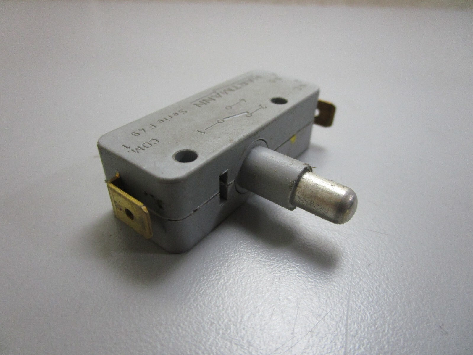 *NEW OEM* 0820 Volvo Penta Switch 850710