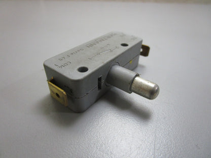 *NEW OEM* 0820 Volvo Penta Switch 850710