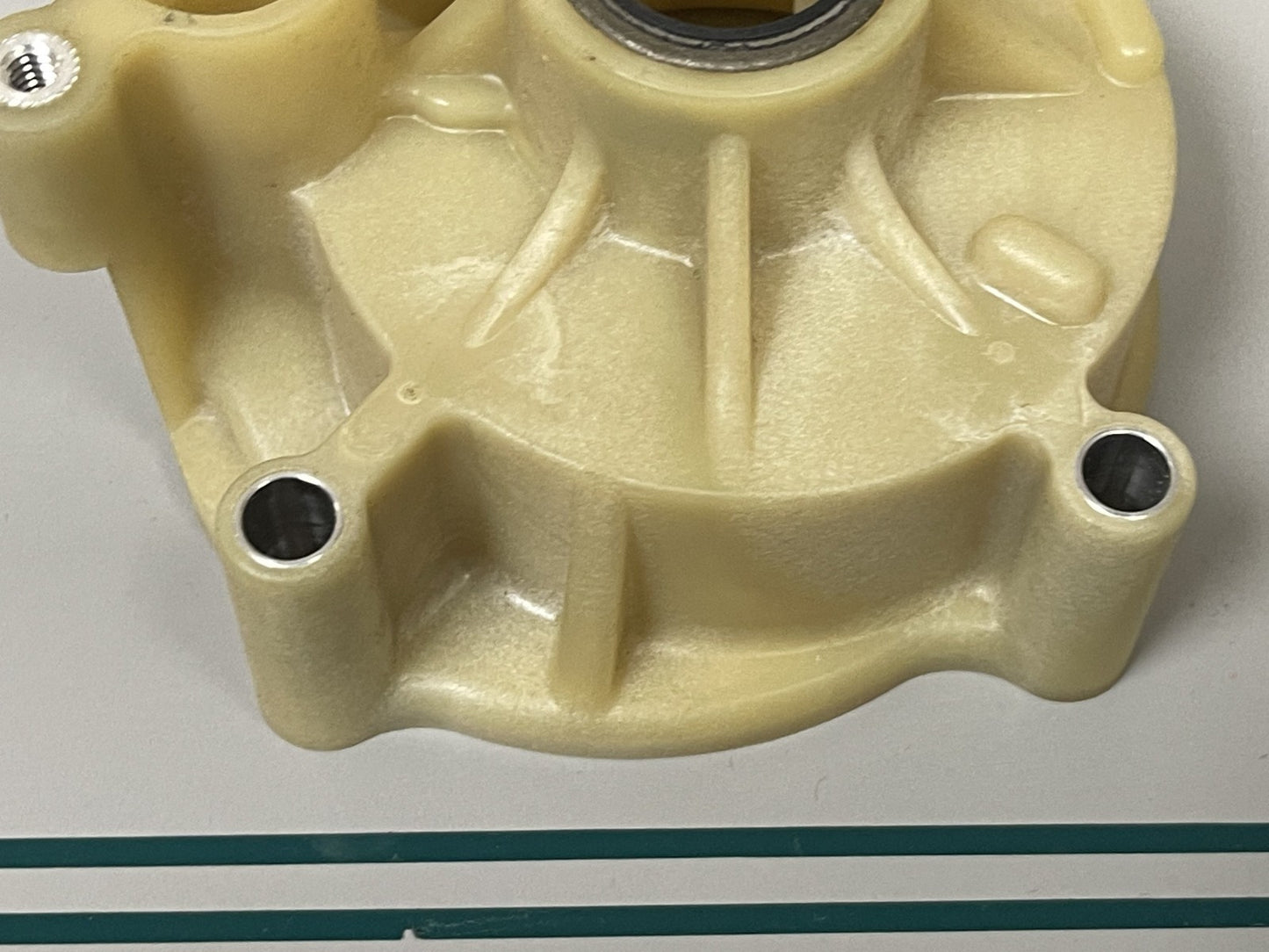 NEW OEM 393508 Johnson Evinrude Water Pump Housing 0670