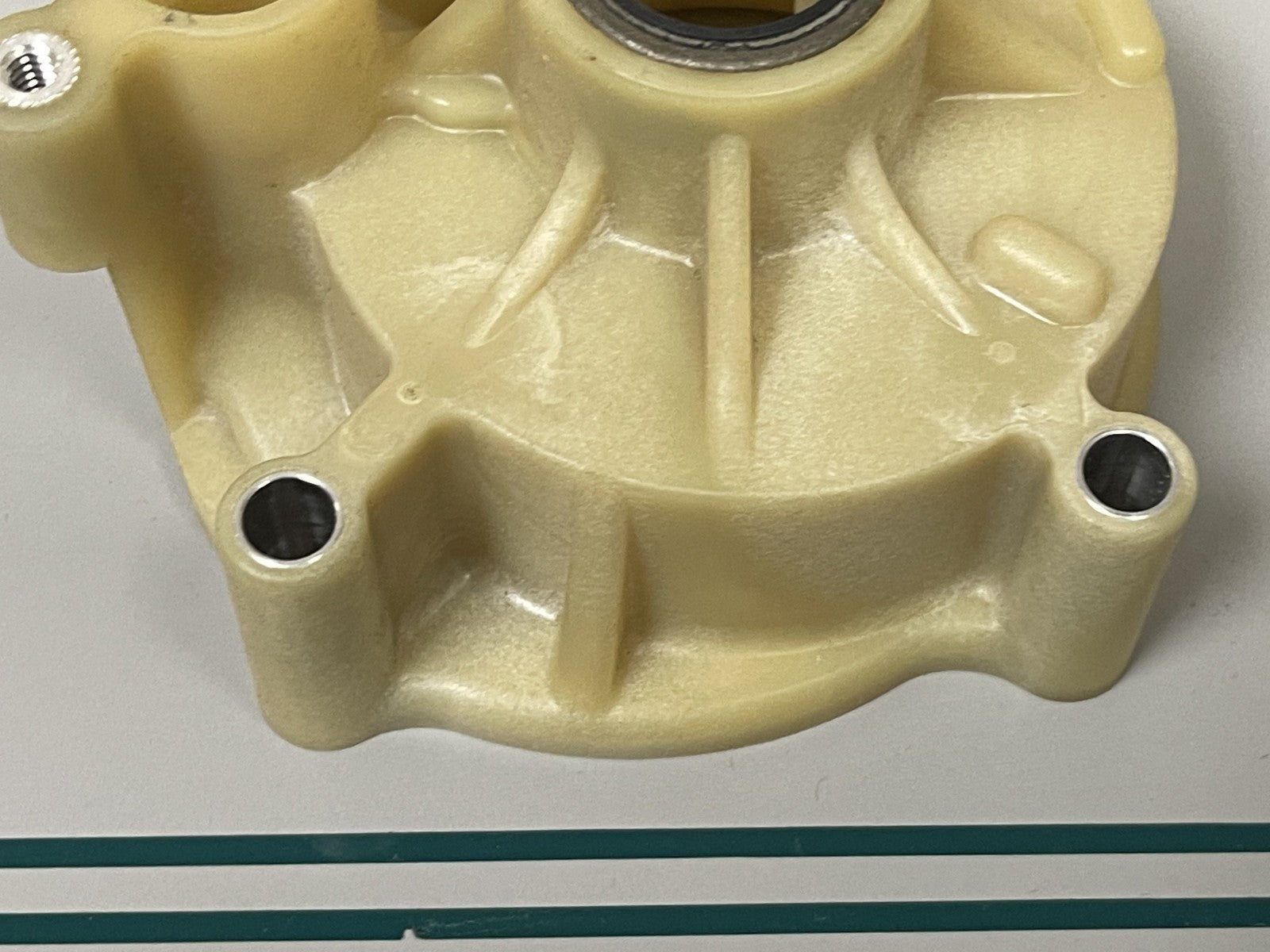 NEW OEM 393508 Johnson Evinrude Water Pump Housing 0670