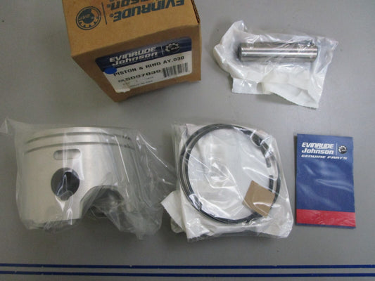 *NEW OEM* 0820 OMC Johnson Evinrude .030 Piston & Ring Ay 5007039