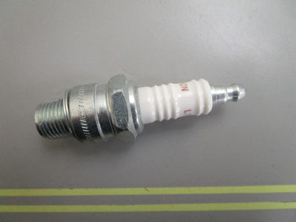 *NEW* (LOT OF 24) 0820 Champion Spark Plug L76V 827