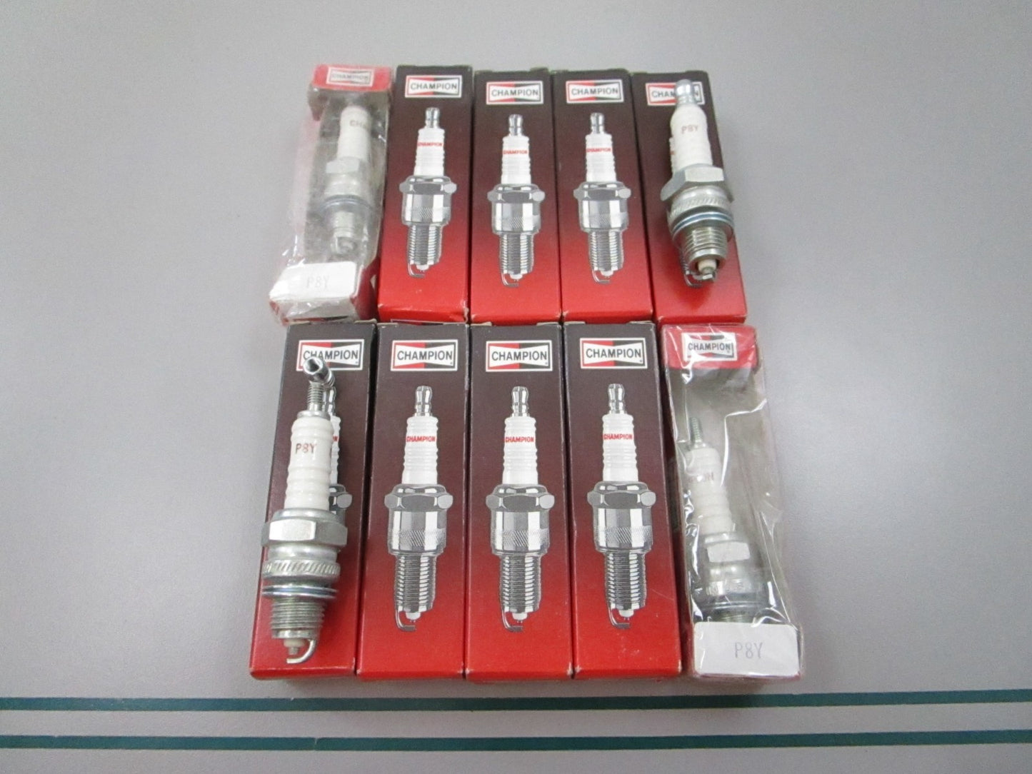 NEW (LOT OF 10) P8Y Champion Spark Plug 0810