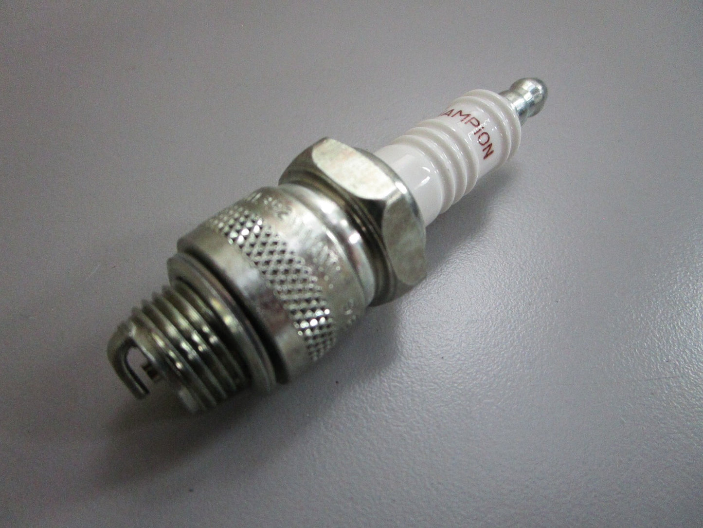 *NEW* 0820 Champion Spark Plug RJ12C