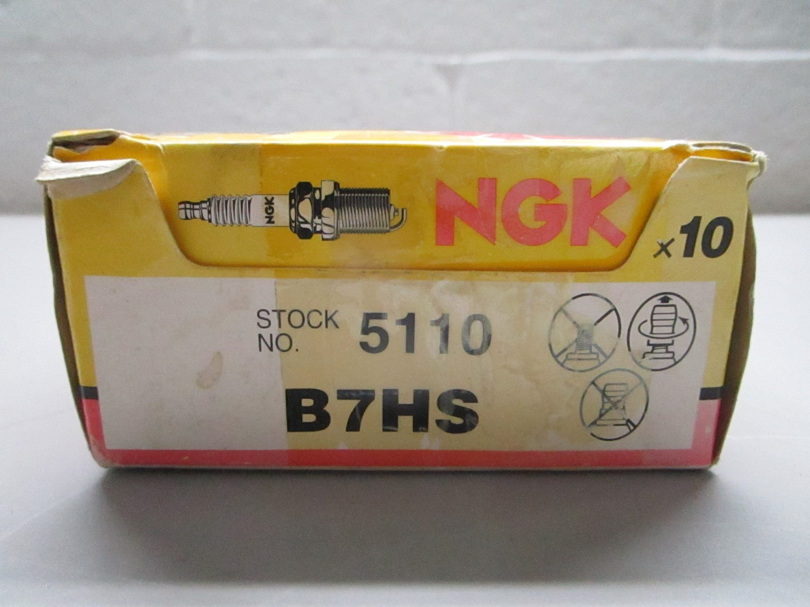 *NEW OEM* (LOT OF 10) 0820 NGK Spark Plug B7HS