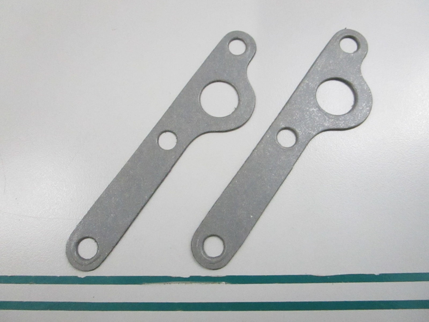 NEW OEM (LOT OF 2) 332999 0332999 OMC Johnson Evinrude Gasket 0810