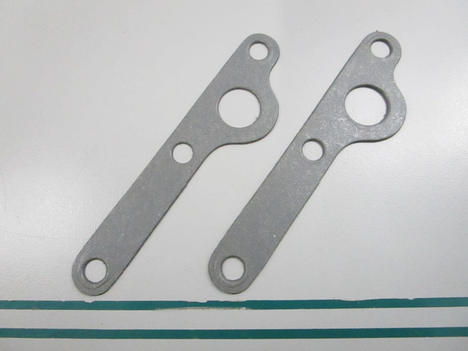 NEW OEM (LOT OF 2) 332999 0332999 OMC Johnson Evinrude Gasket 0810