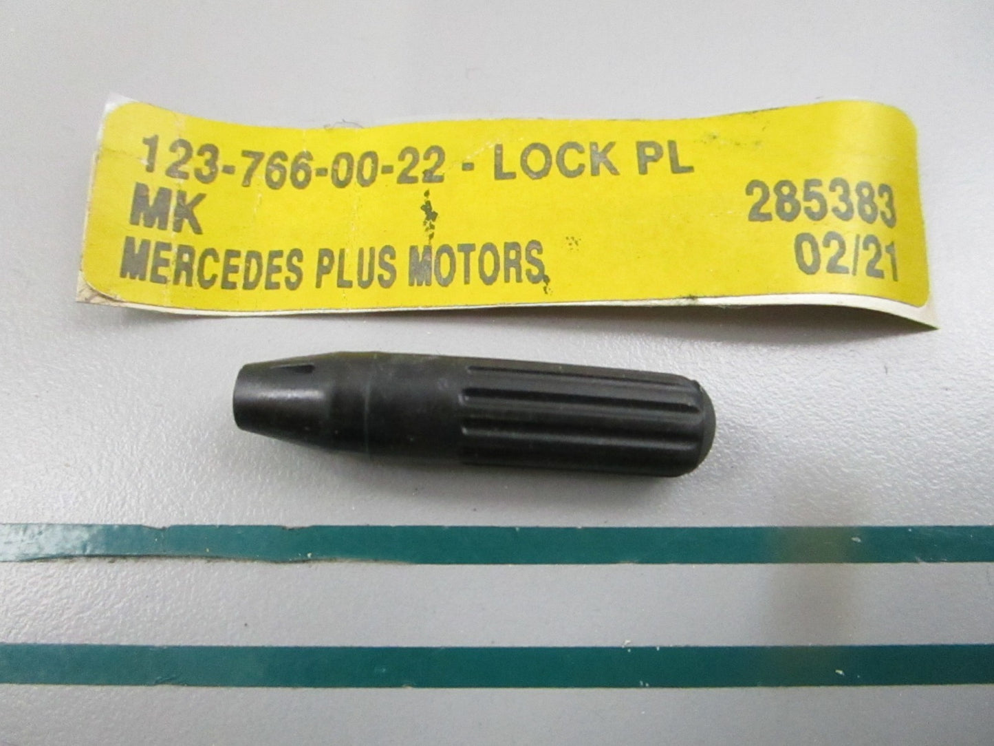 NEW OEM 1237660022 Mercedes-Benz Door Lock Knob 0810