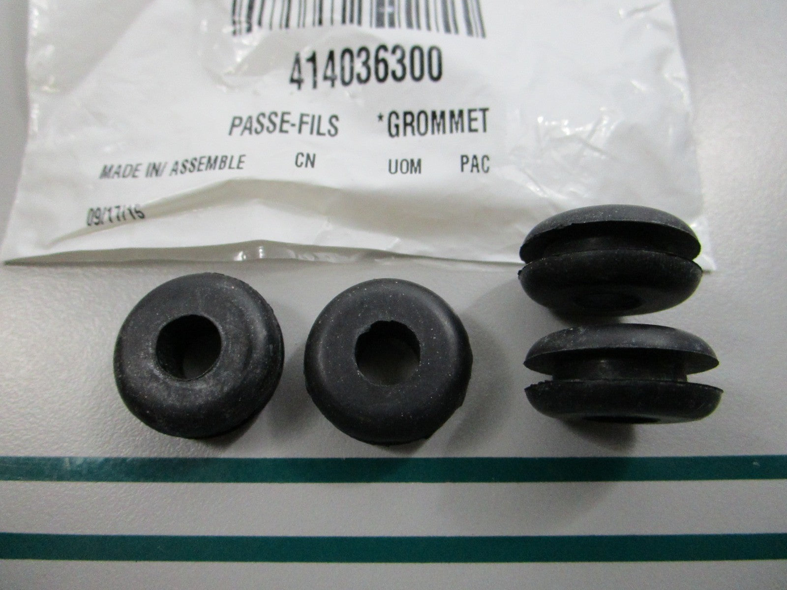 NEW (LOT OF 4) 414036300 Sea-Doo Grommet 0810