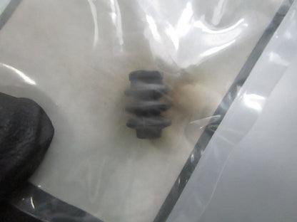 *NEW OEM* 0810 OMC Johnson Evinrude Cap 5033091