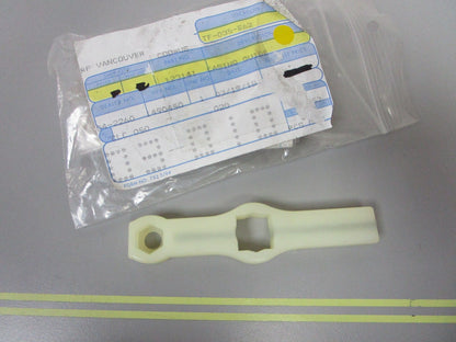 *NEW OEM* 0810 OMC Johnson Evinrude Casing Guide 123141 0123141