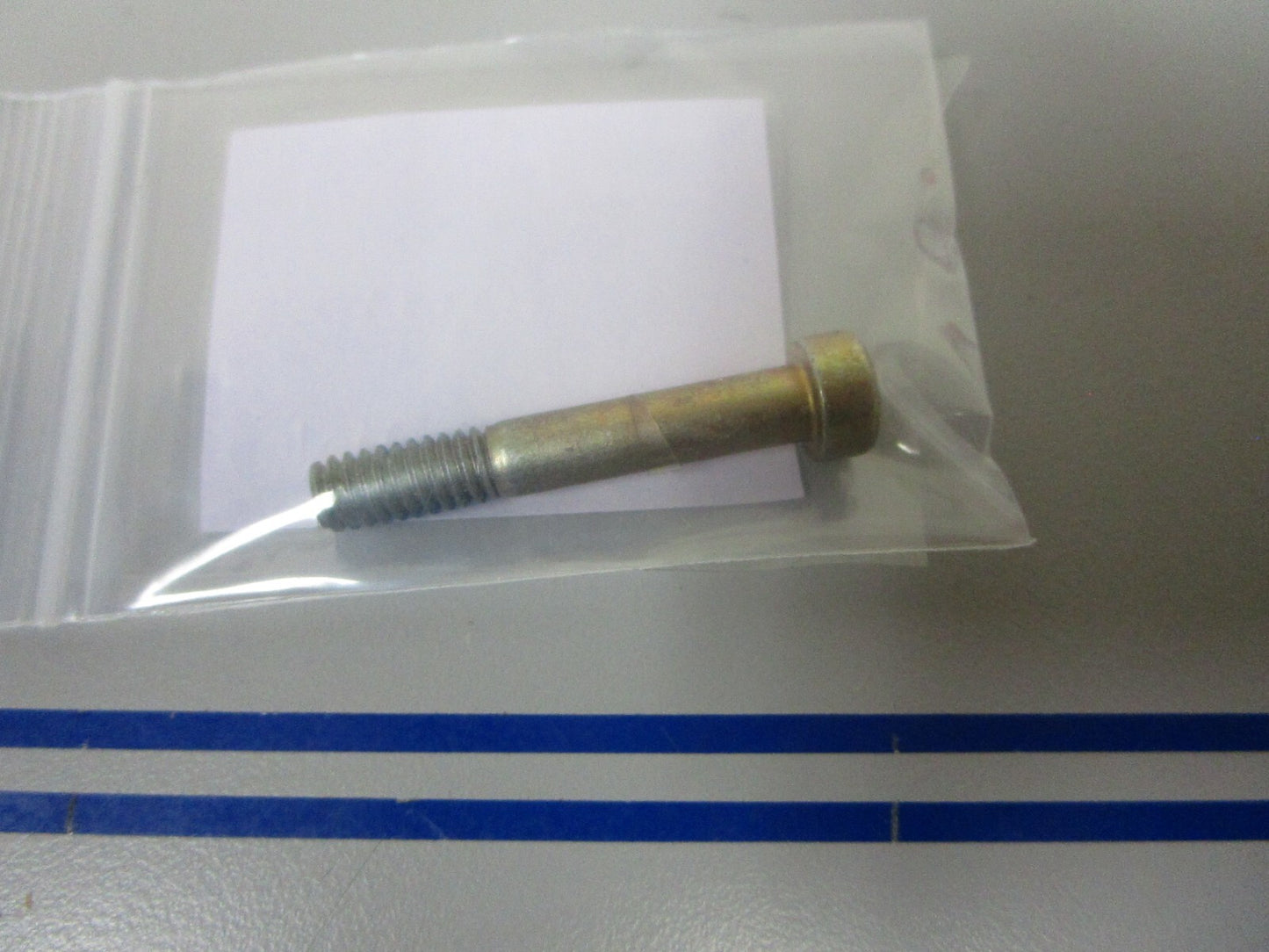 *NEW OEM* 0810 OMC Johnson Evinrude Screw 908373 0908373