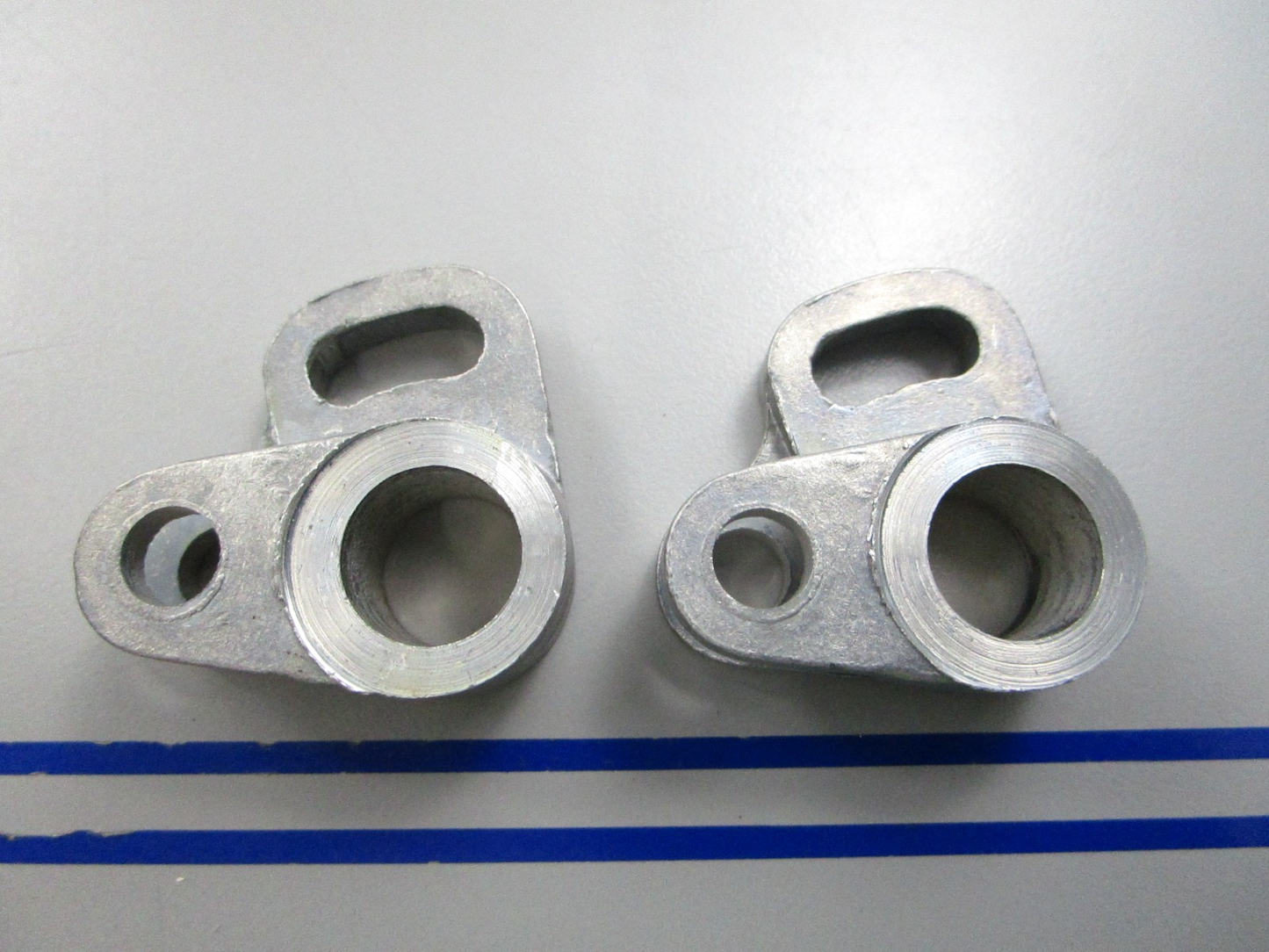 NEW OEM (LOT OF 2) 309747 0309747 OMC Johnson Evinrude 9.5hp Clevis 0810