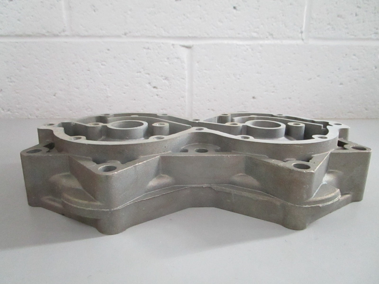 NEW OEM 312055 0312055 OMC Johnson Evinrude PORT Cylinder Head 0820