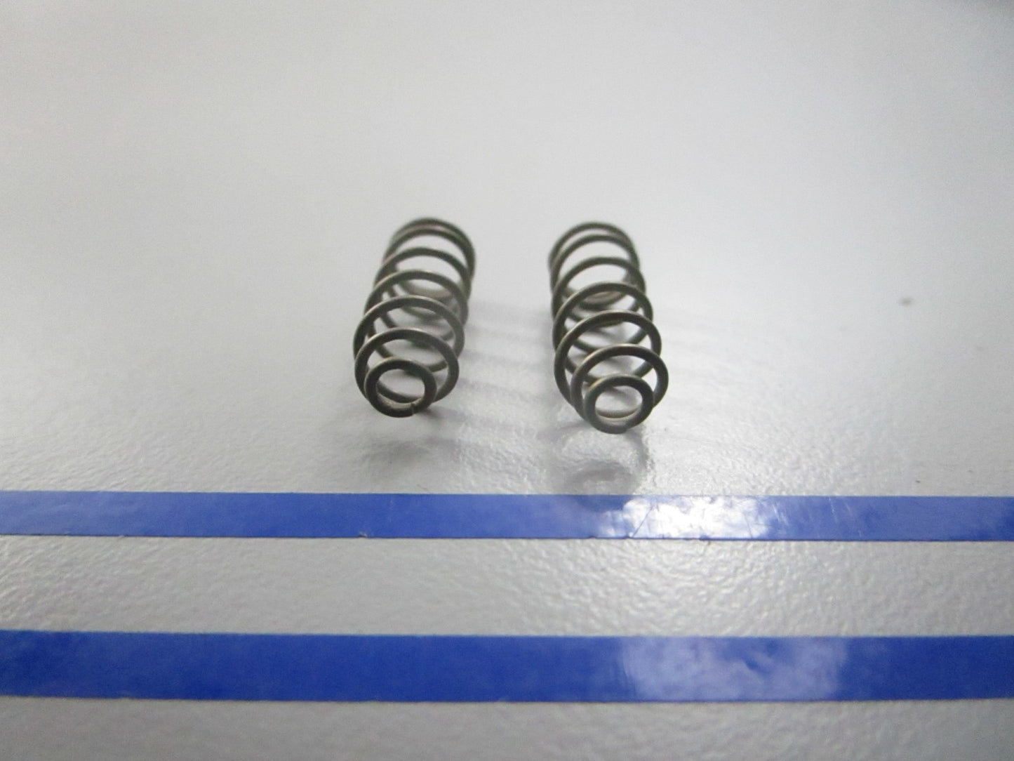 NEW OEM (LOT OF 2) 305860 0305860 OMC Johnson Evinrude Spring 0810