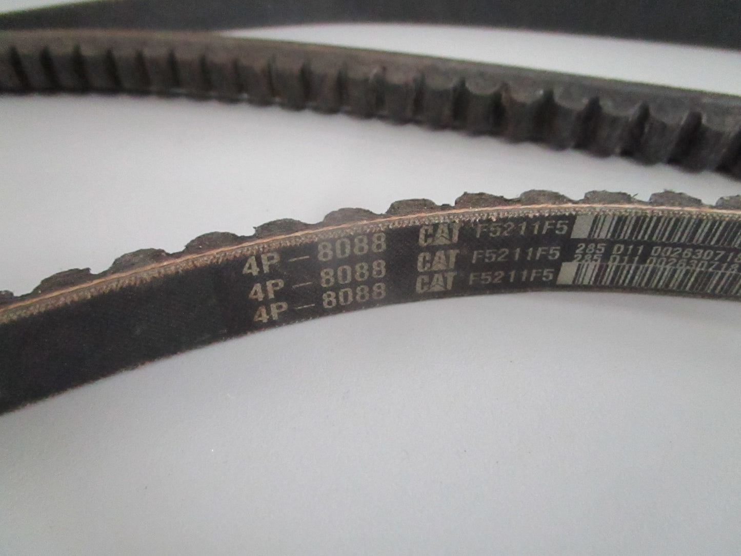 NEW OEM 4P-8087 CAT 3 V-Belt Set 0820