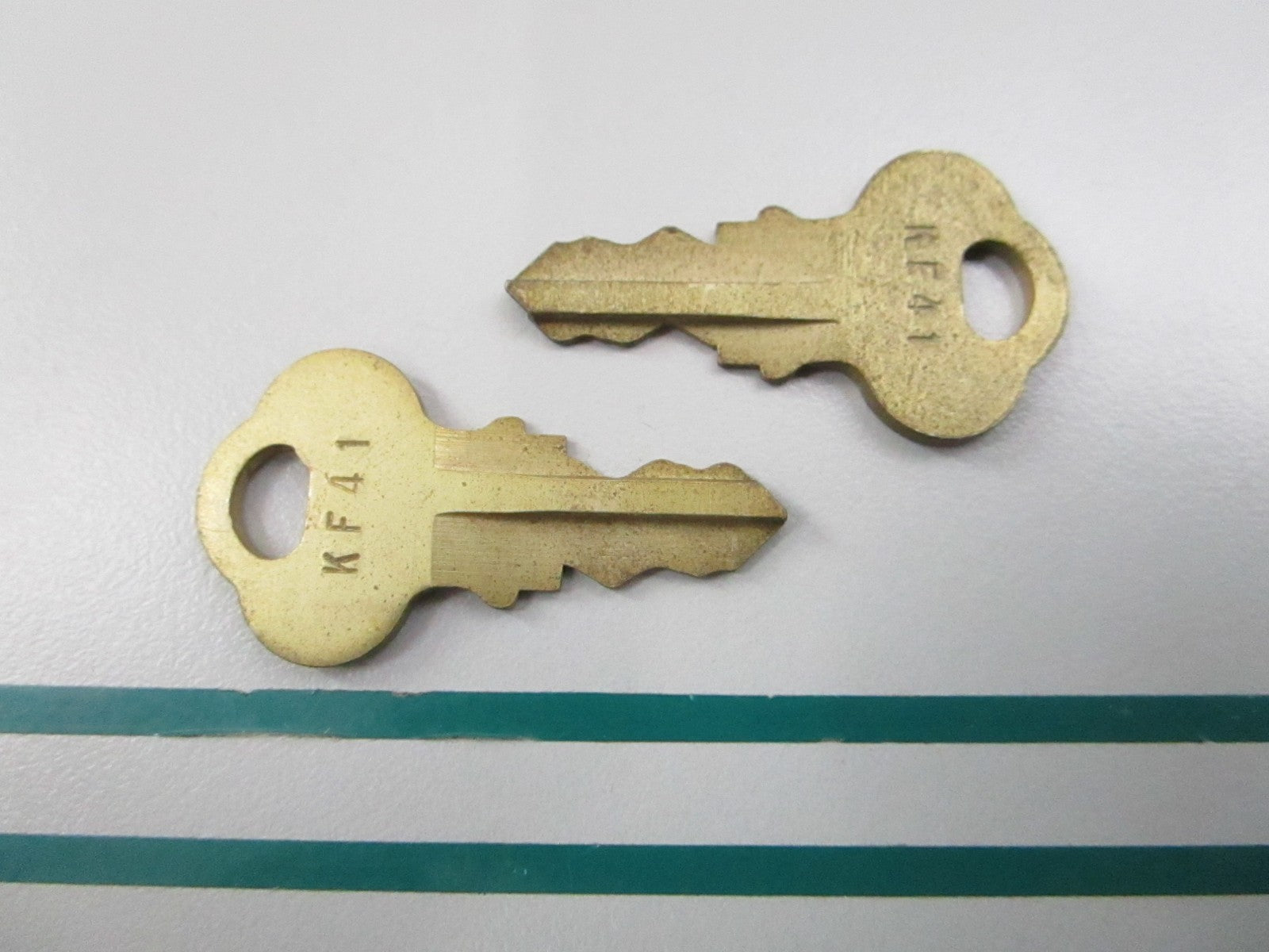 NEW OEM (LOT OF 2) 501556 0501556 OMC Johnson Evinrude KF 41 Ignition Key 0810