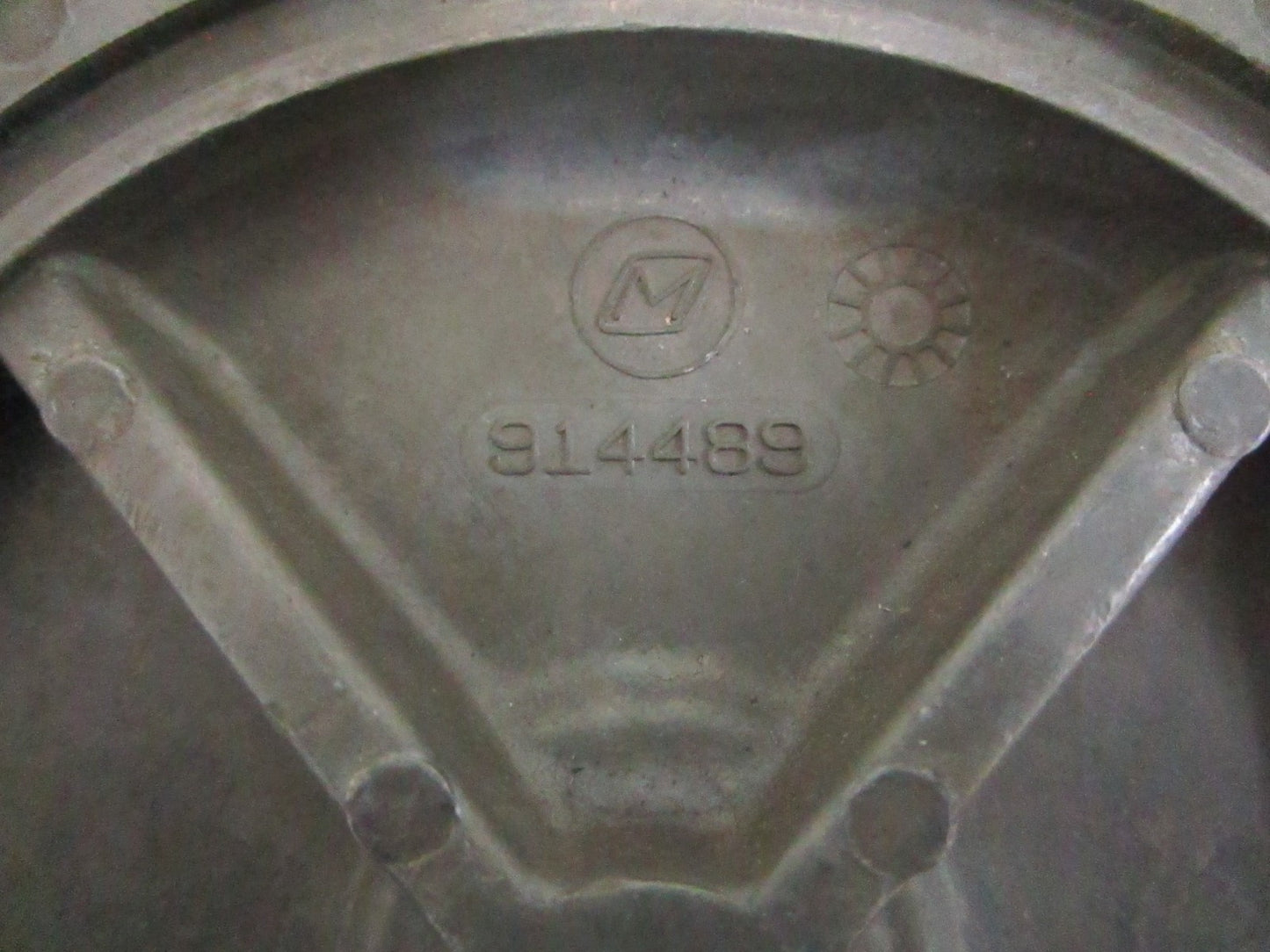 NEW OEM 914480 0914489 OMC Johnson Evinrude Drive Gear Housing Cover 0820