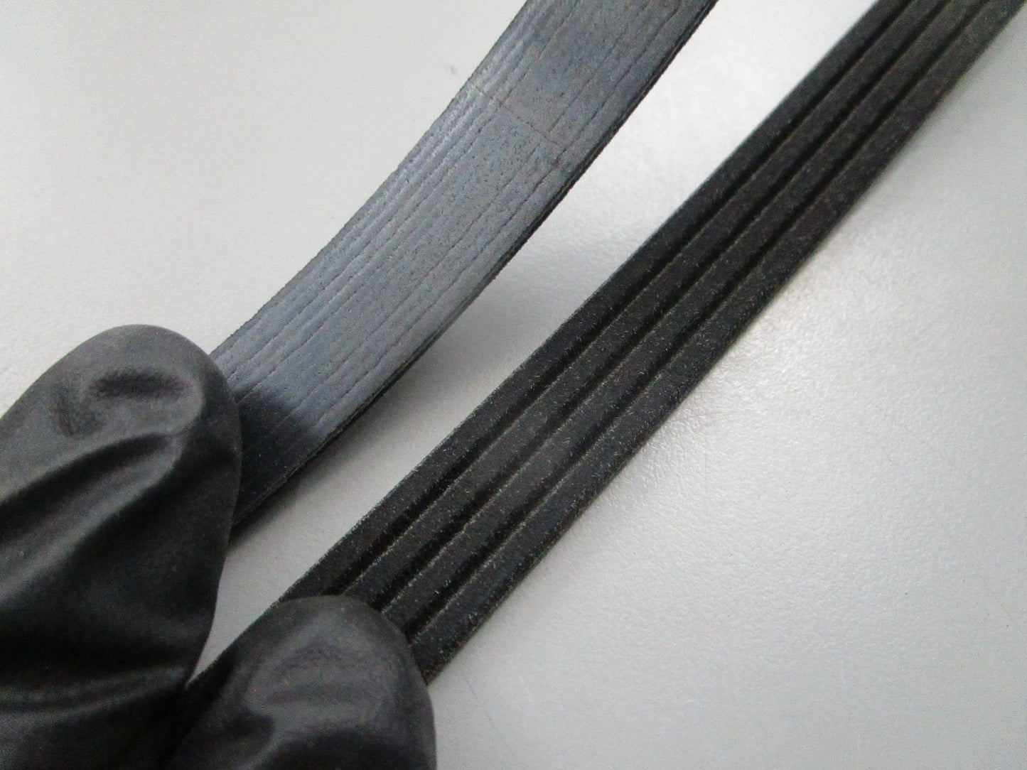 NEW K040325 Gates Micro-V Serpentine Belt 0810