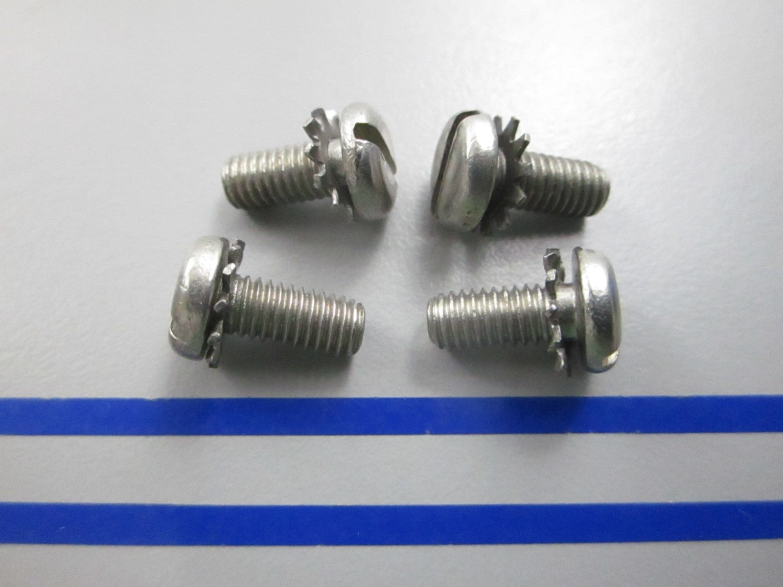 NEW OEM (LOT OF 4) 303551 0303551 OMC Johnson Evinrude Screw 0810