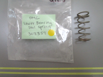 *NEW OEM* 0750 OMC Johnson Evinrude LOWER BEARING SEAL SPRING 303357 0303357