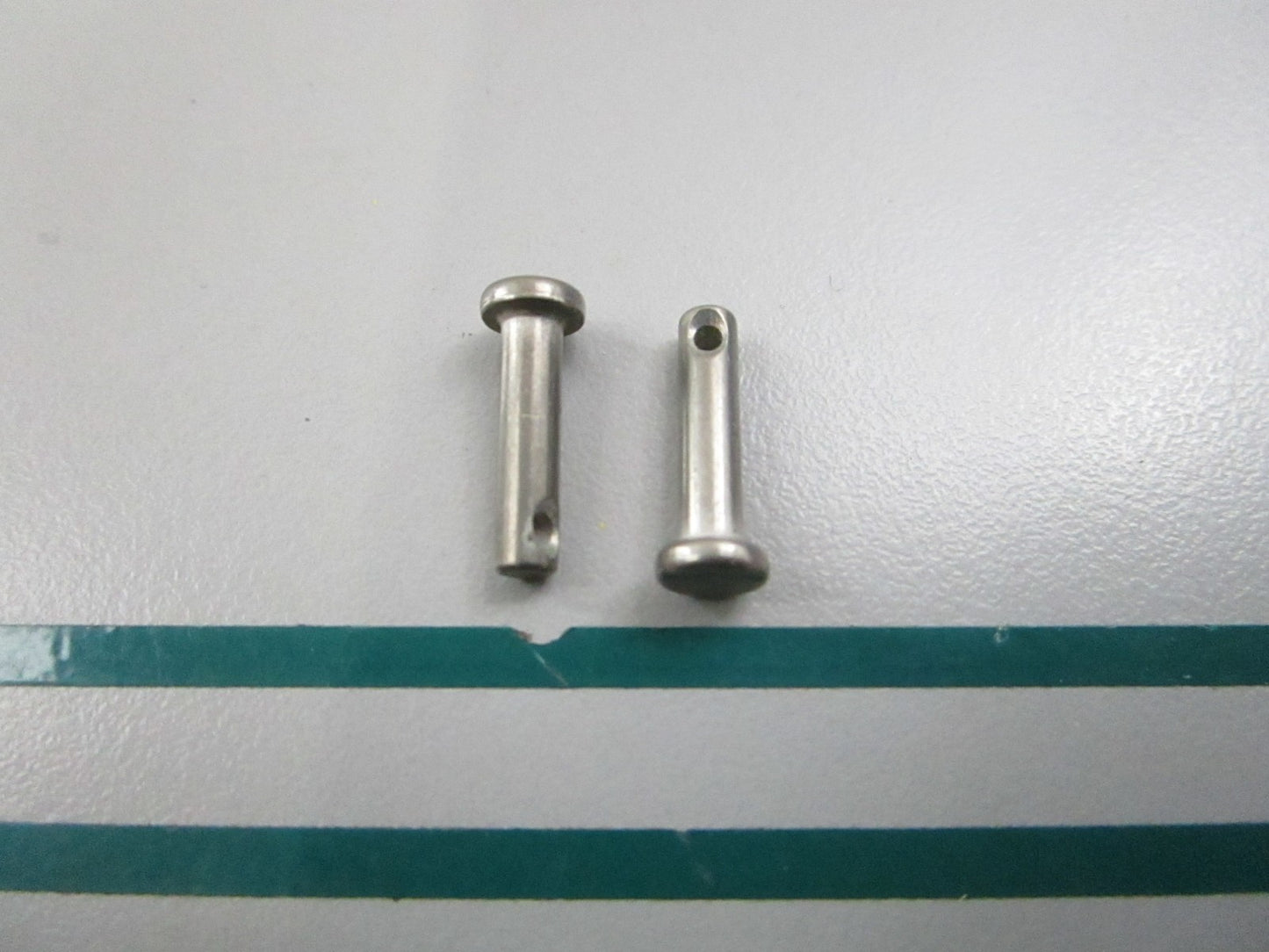 NEW OEM (LOT OF 2) 315258 0315258 OMC Johnson Evinrude Pin 0810
