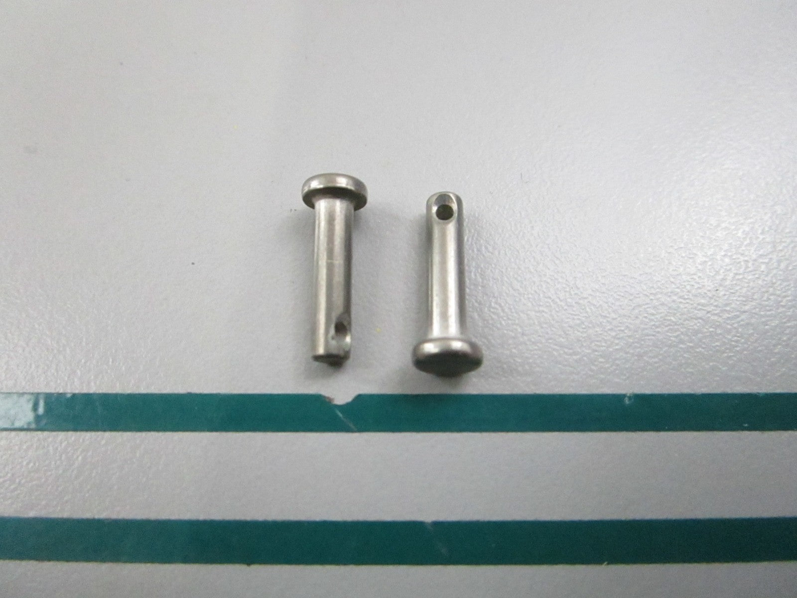NEW OEM (LOT OF 2) 315258 0315258 OMC Johnson Evinrude Pin 0810